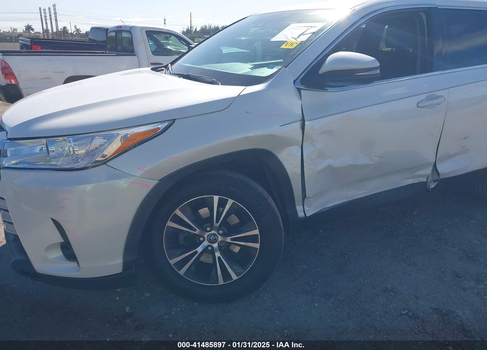 2019 TOYOTA HIGHLANDER LE VIN: 5TDZARFH0KS056736
