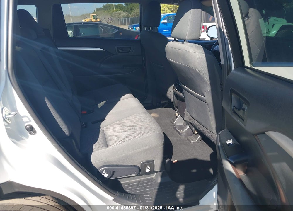 2019 TOYOTA HIGHLANDER LE VIN: 5TDZARFH0KS056736
