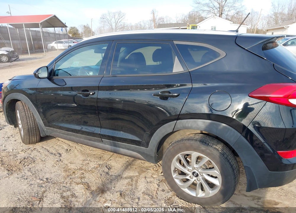 2016 HYUNDAI TUCSON SE VIN: KM8J33A44GU221033
