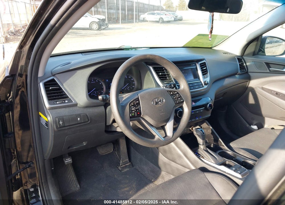2016 HYUNDAI TUCSON SE VIN: KM8J33A44GU221033