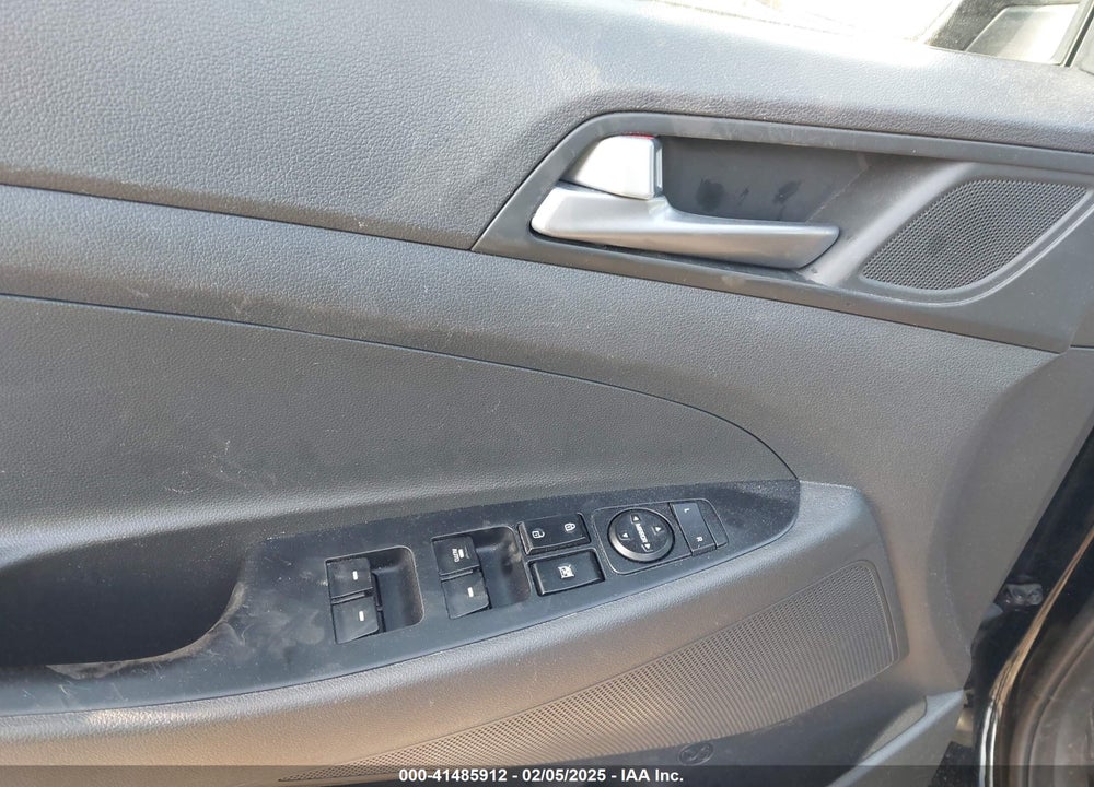 2016 HYUNDAI TUCSON SE VIN: KM8J33A44GU221033