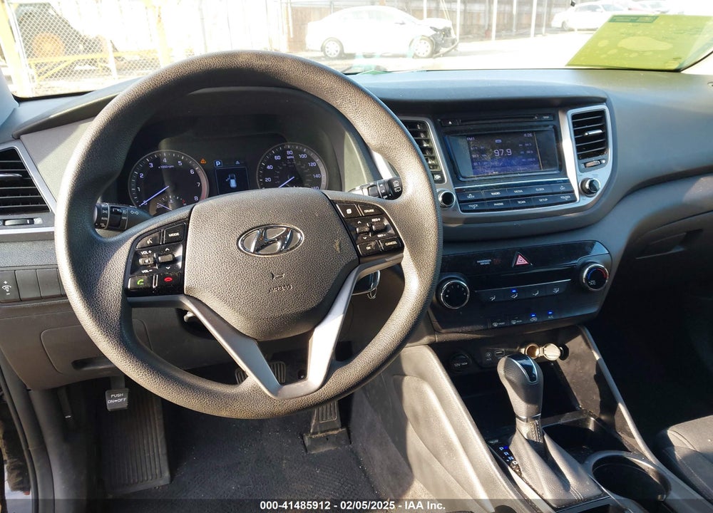 2016 HYUNDAI TUCSON SE VIN: KM8J33A44GU221033