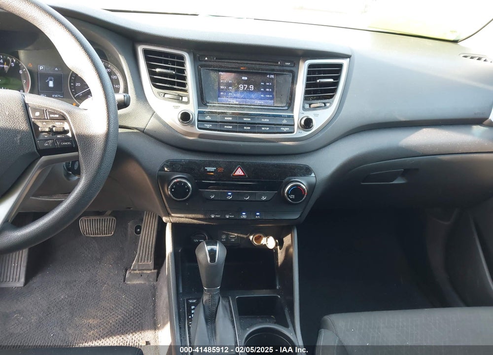 2016 HYUNDAI TUCSON SE VIN: KM8J33A44GU221033