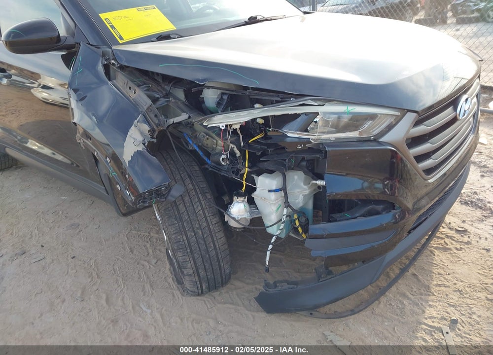 2016 HYUNDAI TUCSON SE VIN: KM8J33A44GU221033