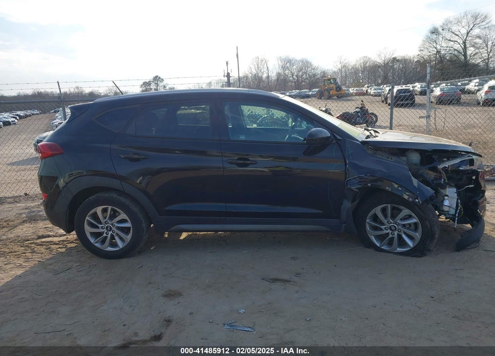 2016 HYUNDAI TUCSON SE VIN: KM8J33A44GU221033
