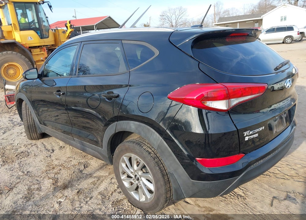 2016 HYUNDAI TUCSON SE VIN: KM8J33A44GU221033