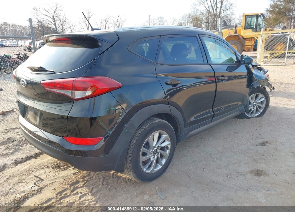 2016 HYUNDAI TUCSON SE VIN: KM8J33A44GU221033