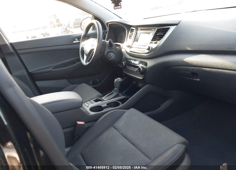 2016 HYUNDAI TUCSON SE VIN: KM8J33A44GU221033