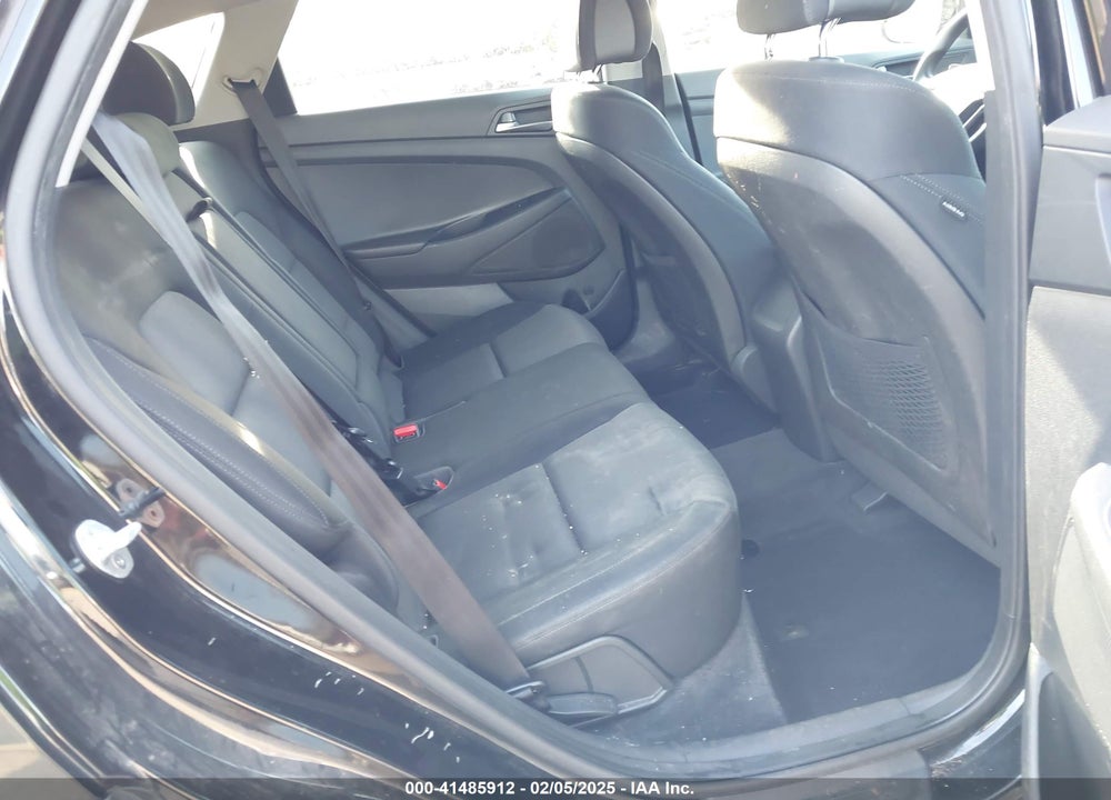 2016 HYUNDAI TUCSON SE VIN: KM8J33A44GU221033