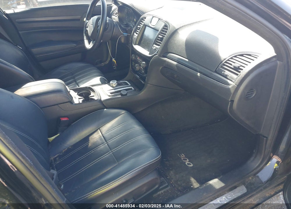 2016 CHRYSLER 300 VIN: 2C3CCABG5GH231412