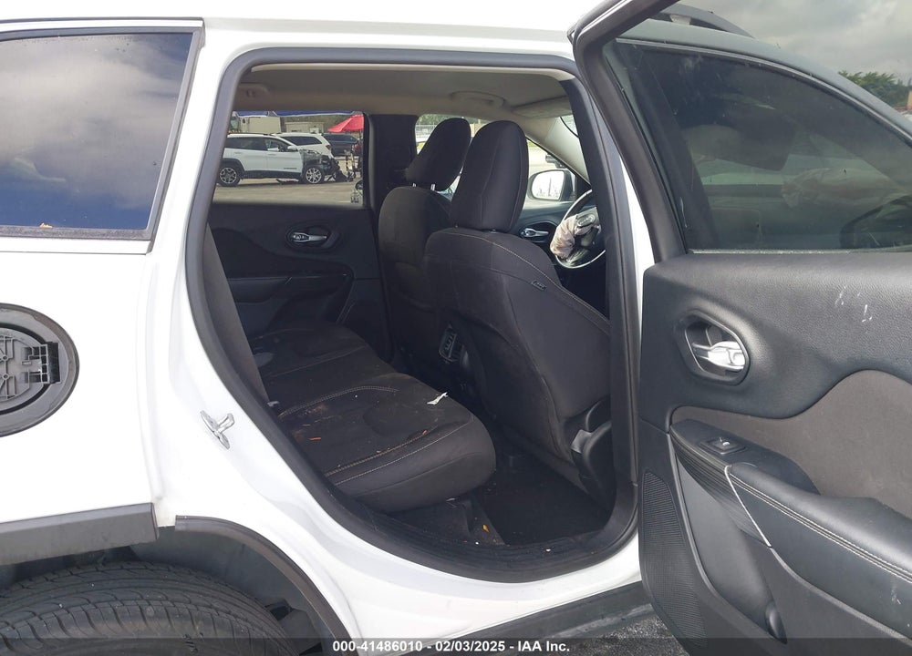 2016 JEEP CHEROKEE LATITUDE VIN: 1C4PJLCB3GW135247