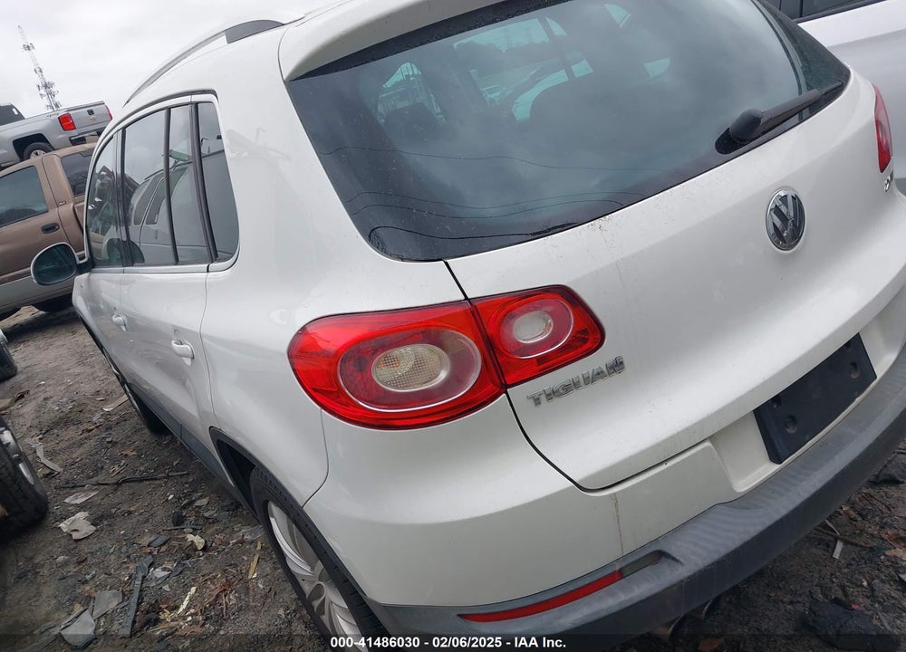 2010 VOLKSWAGEN TIGUAN VIN: WVGAV7AXXAW001922