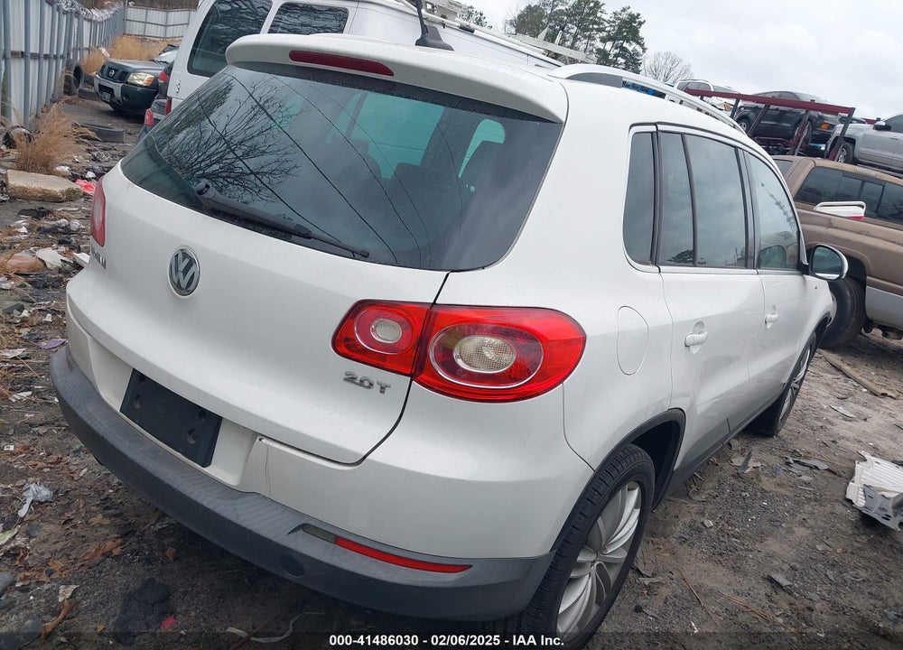 2010 VOLKSWAGEN TIGUAN VIN: WVGAV7AXXAW001922