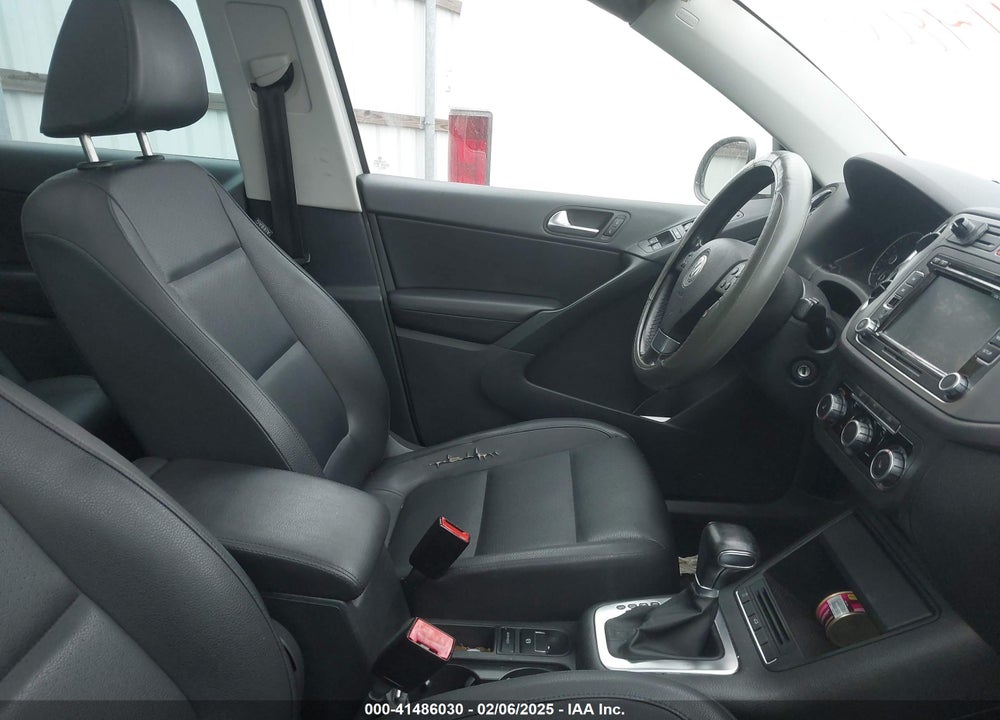 2010 VOLKSWAGEN TIGUAN VIN: WVGAV7AXXAW001922