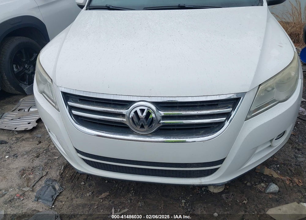 2010 VOLKSWAGEN TIGUAN VIN: WVGAV7AXXAW001922