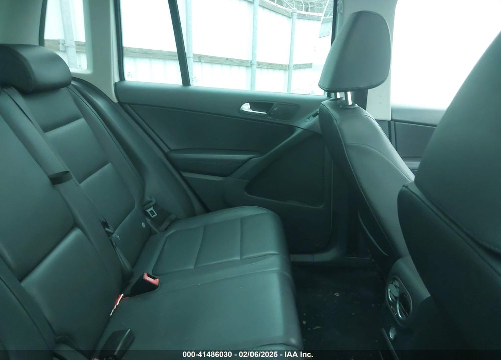 2010 VOLKSWAGEN TIGUAN VIN: WVGAV7AXXAW001922