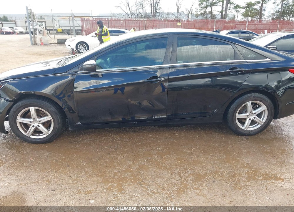 2013 HYUNDAI SONATA VIN: 5NPEB4AC4DH724749