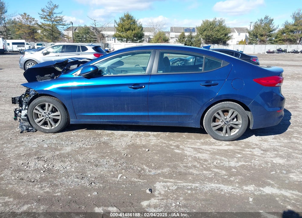 2018 HYUNDAI ELANTRA VIN: 5NPD84LF1JH277553