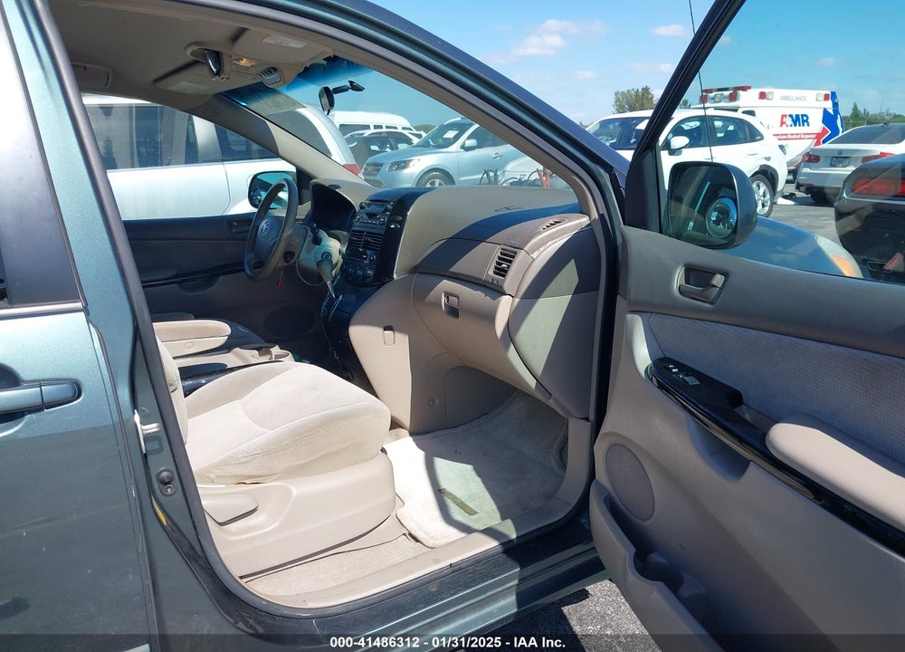 2004 TOYOTA SIENNA LE VIN: 5TDZA23C44S162786