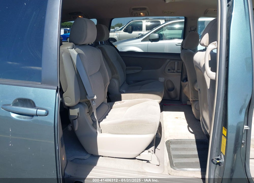 2004 TOYOTA SIENNA LE VIN: 5TDZA23C44S162786