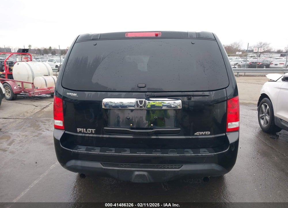 2015 HONDA PILOT LX VIN: 5FNYF4H27FB049995