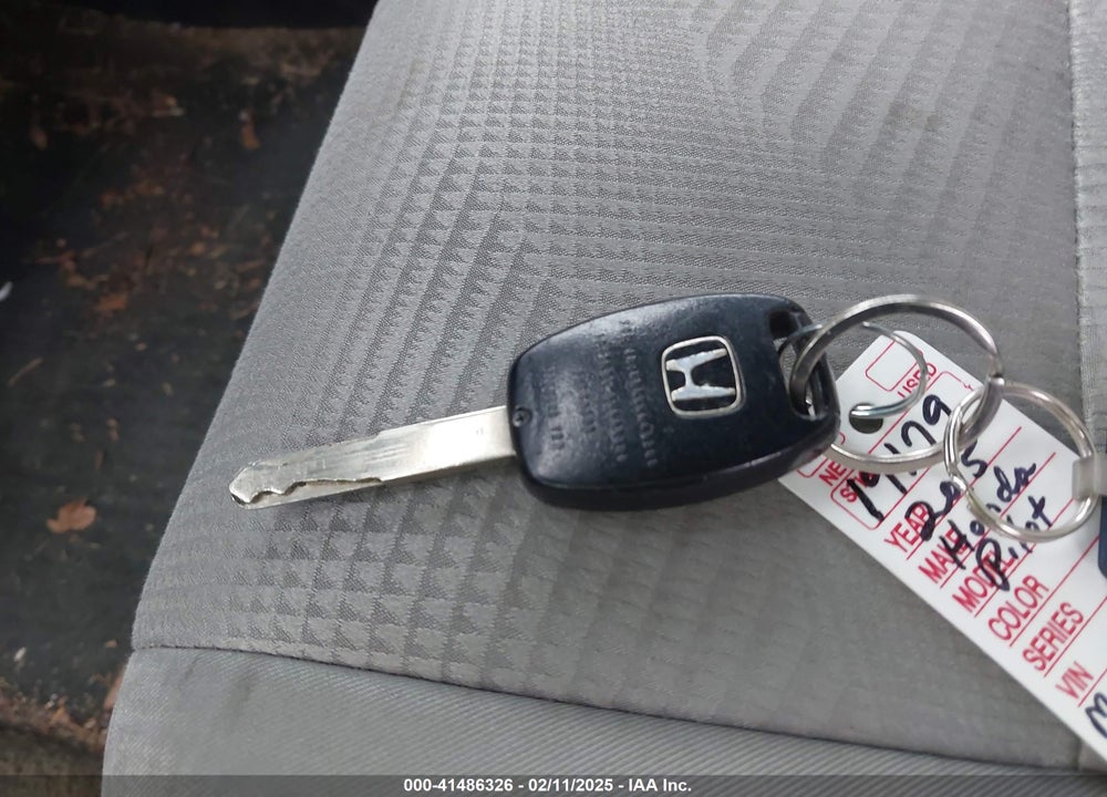 2015 HONDA PILOT LX VIN: 5FNYF4H27FB049995