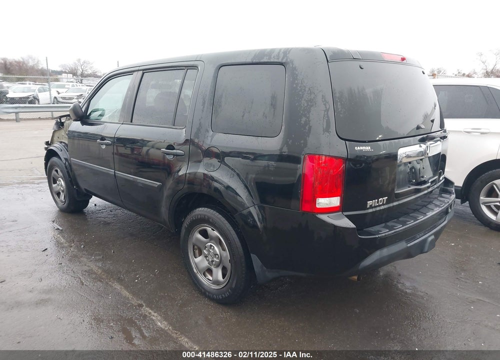 2015 HONDA PILOT LX VIN: 5FNYF4H27FB049995