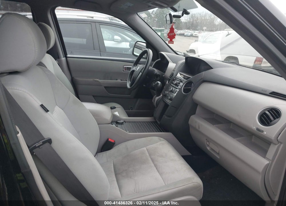 2015 HONDA PILOT LX VIN: 5FNYF4H27FB049995