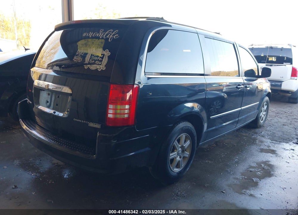 2010 CHRYSLER TOWN & COUNTRY VIN: 2A4RR5DX2AR124323