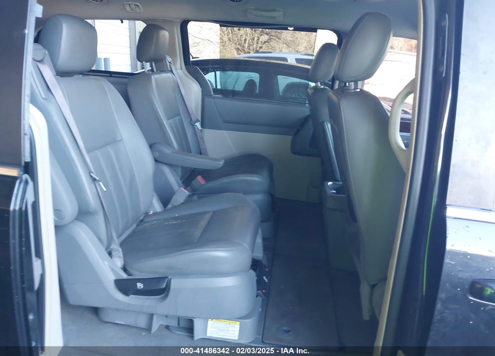 2010 CHRYSLER TOWN & COUNTRY VIN: 2A4RR5DX2AR124323