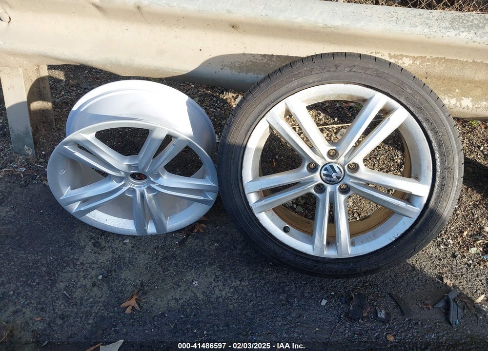 2015 VOLKSWAGEN PASSAT VIN: 1VWBV7A38FC012042