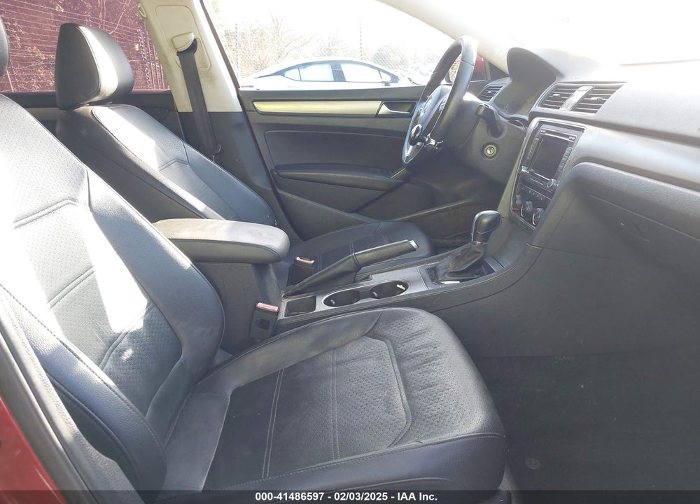 2015 VOLKSWAGEN PASSAT VIN: 1VWBV7A38FC012042