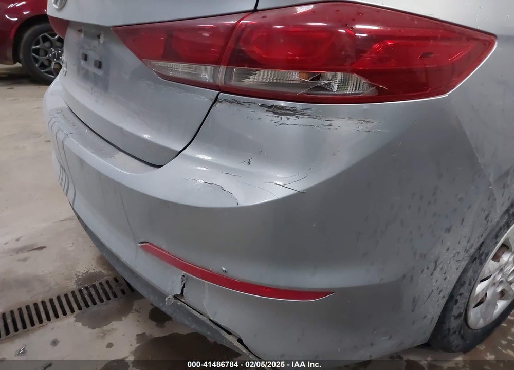 2017 HYUNDAI ELANTRA VIN: 5NPD74LF7HH182850