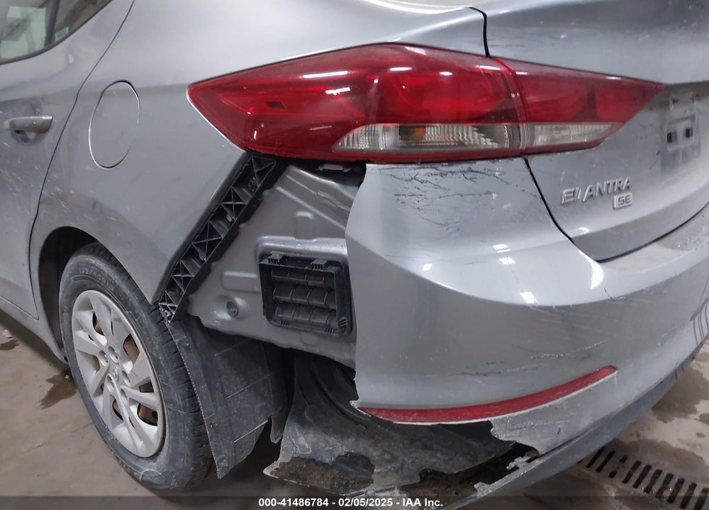 2017 HYUNDAI ELANTRA VIN: 5NPD74LF7HH182850