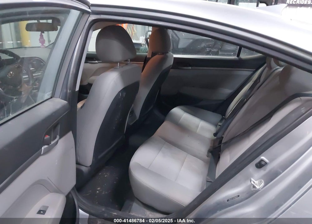 2017 HYUNDAI ELANTRA VIN: 5NPD74LF7HH182850