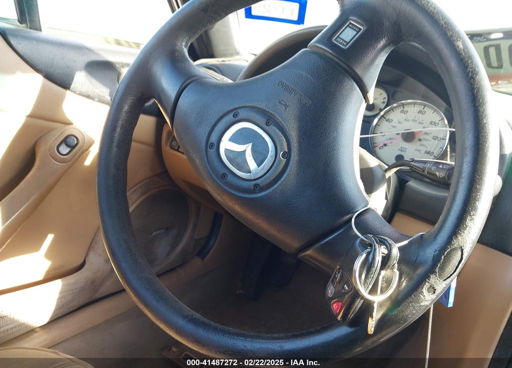 2002 MAZDA MX-5 MIATA CLOTH/LS/SE VIN: JM1NB353520233203