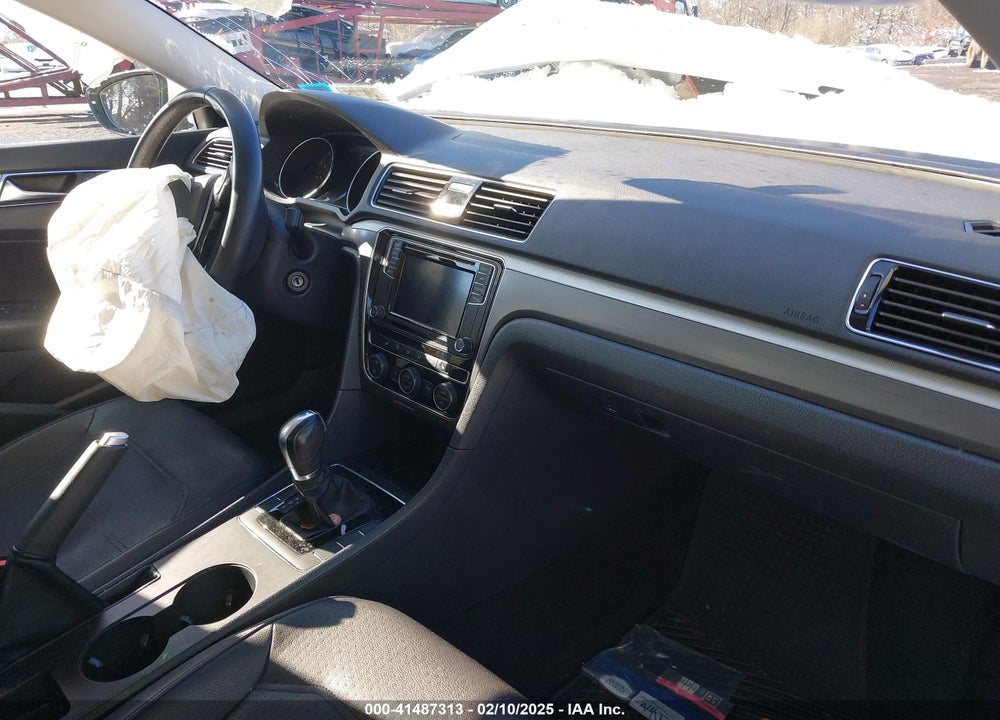 2018 VOLKSWAGEN PASSAT VIN: 1VWAA7A39JC023292