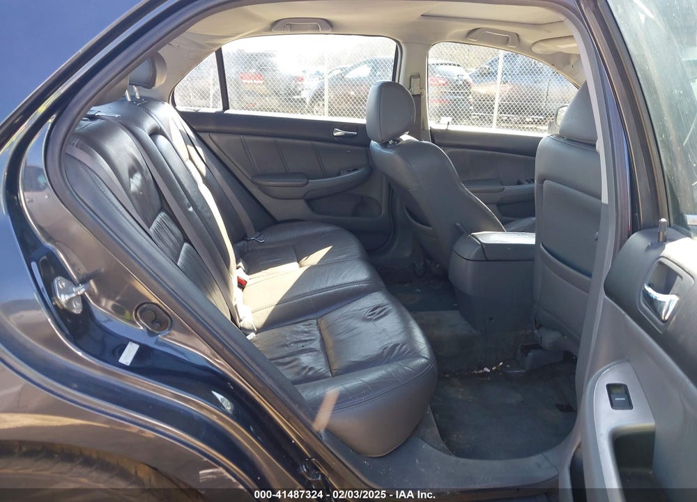 2005 HONDA ACCORD 3.0 EX VIN: 1HGCM66515A021532