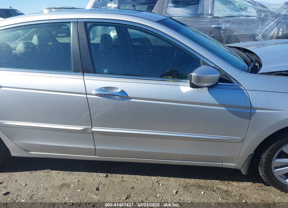 2011 HONDA ACCORD VIN: 1HGCP3F89BA001539