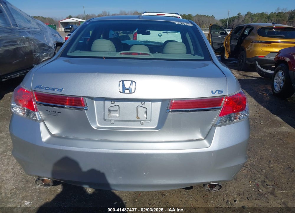 2011 HONDA ACCORD VIN: 1HGCP3F89BA001539