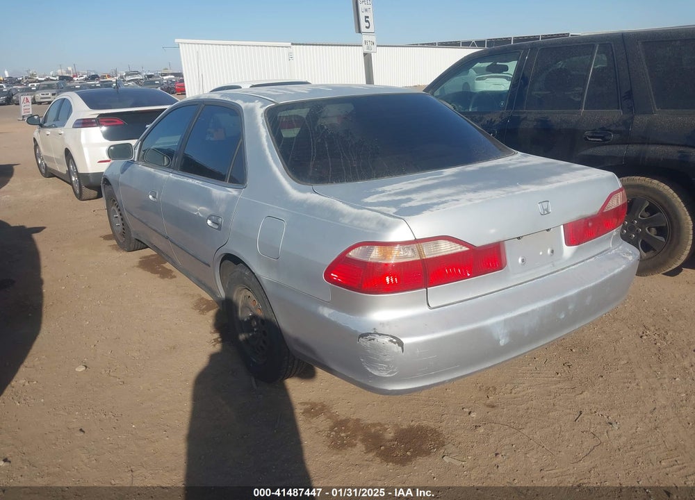1998 HONDA ACCORD LX VIN: 1HGCG5640WA050711