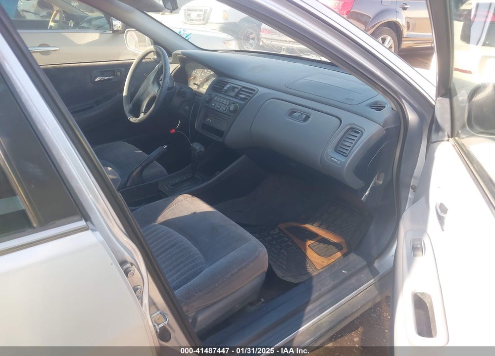1998 HONDA ACCORD LX VIN: 1HGCG5640WA050711