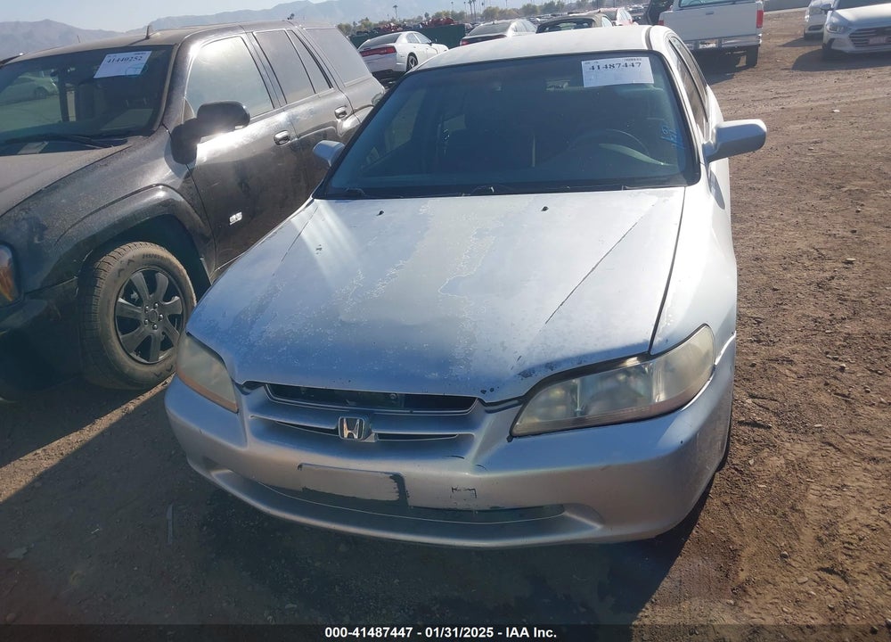 1998 HONDA ACCORD LX VIN: 1HGCG5640WA050711