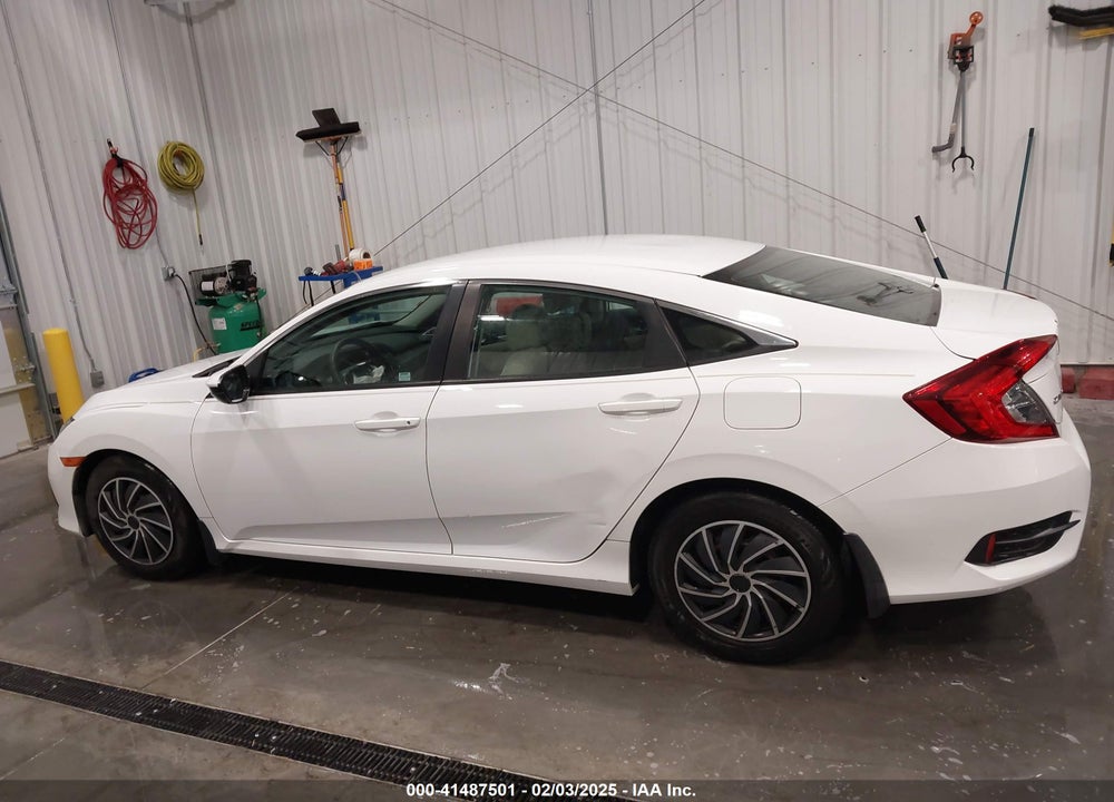 2017 HONDA CIVIC VIN: 19XFC2F58HE057596