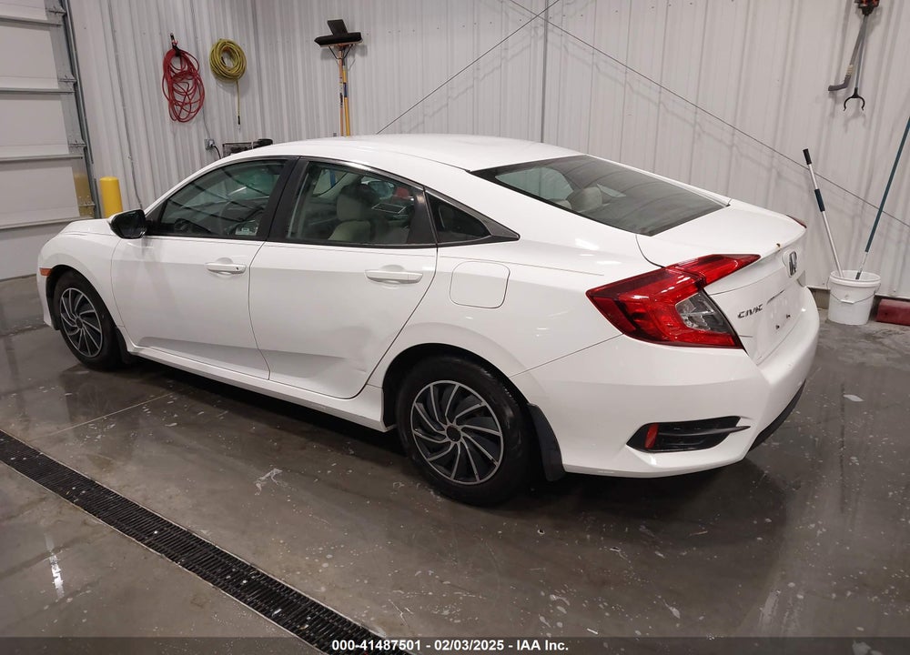 2017 HONDA CIVIC VIN: 19XFC2F58HE057596