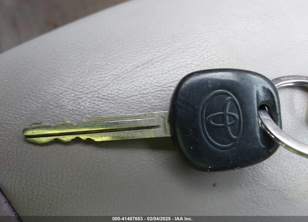 2005 TOYOTA CAMRY XLE V6 VIN: 4T1BF30K95U616723