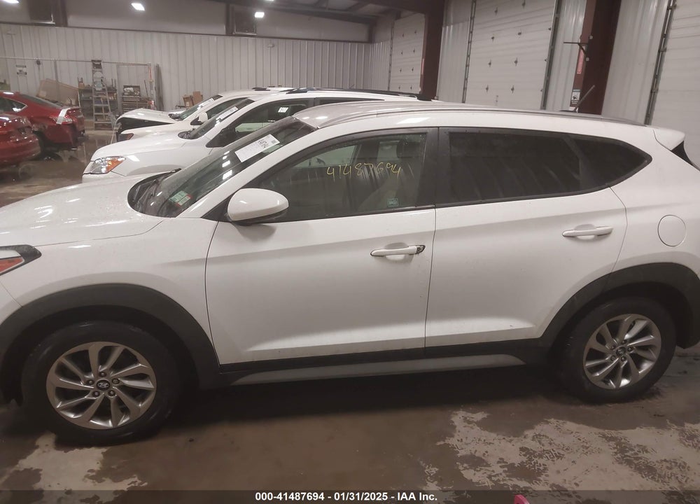 2017 HYUNDAI TUCSON SE VIN: KM8J3CA45HU508706