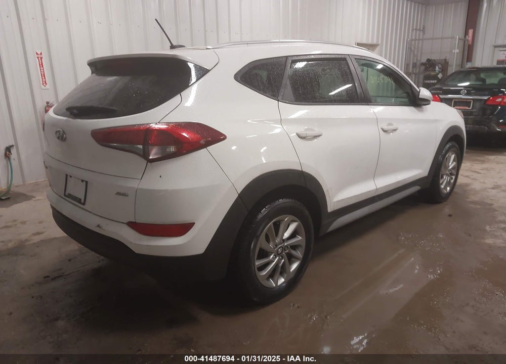 2017 HYUNDAI TUCSON SE VIN: KM8J3CA45HU508706