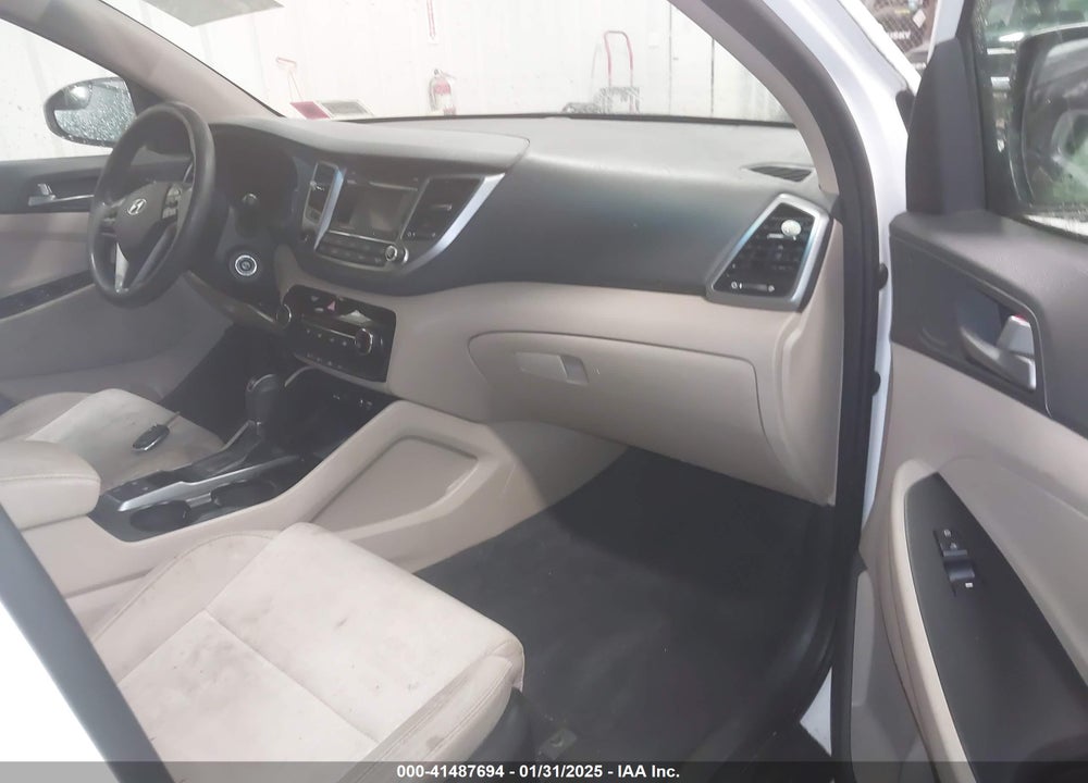 2017 HYUNDAI TUCSON SE VIN: KM8J3CA45HU508706