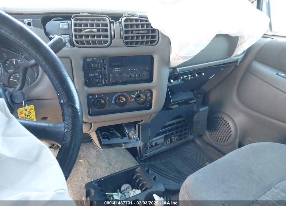 2001 CHEVROLET BLAZER LS VIN: 1GNDT13W91K248212